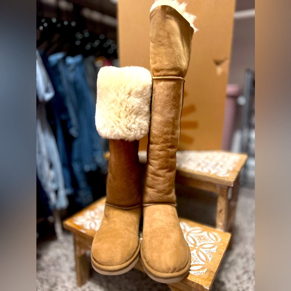 UGG OVER THE KNEE BAILEY BUTTON CHESTNUT SUDE